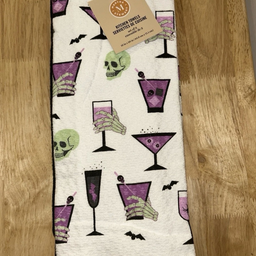 ⭐️ 2/$50 Martha Stewart Halloween Kitchen Towels Skulls Bats Cocktails